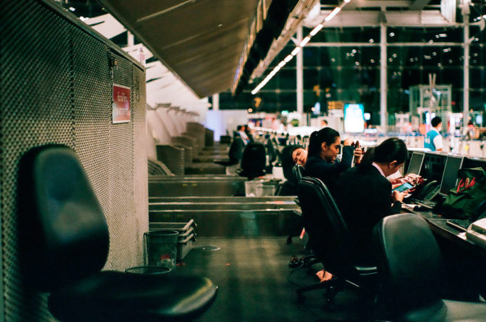 Femmes aéroport Asie